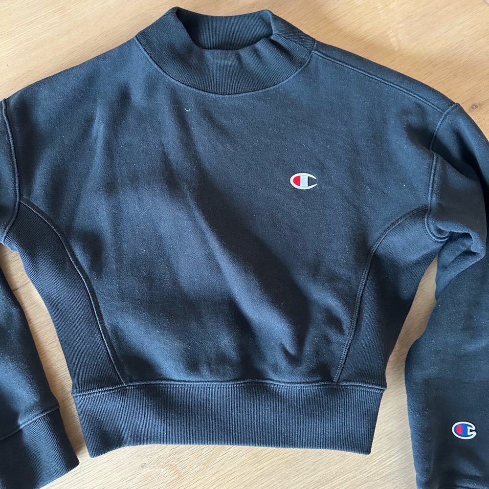 Black Champion Cropped Crew Neck